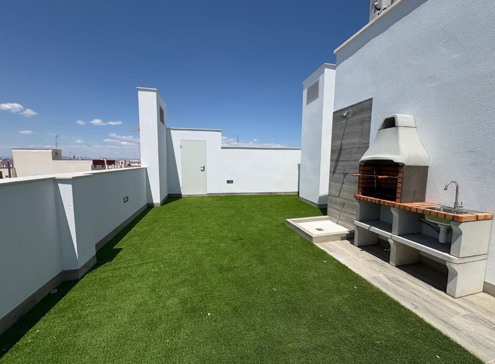 2 makuuhuone Ranta-asunto myytävänä paikassa Torrevieja mukana uima-altaan - 239 000 € (Ref: 9251881)