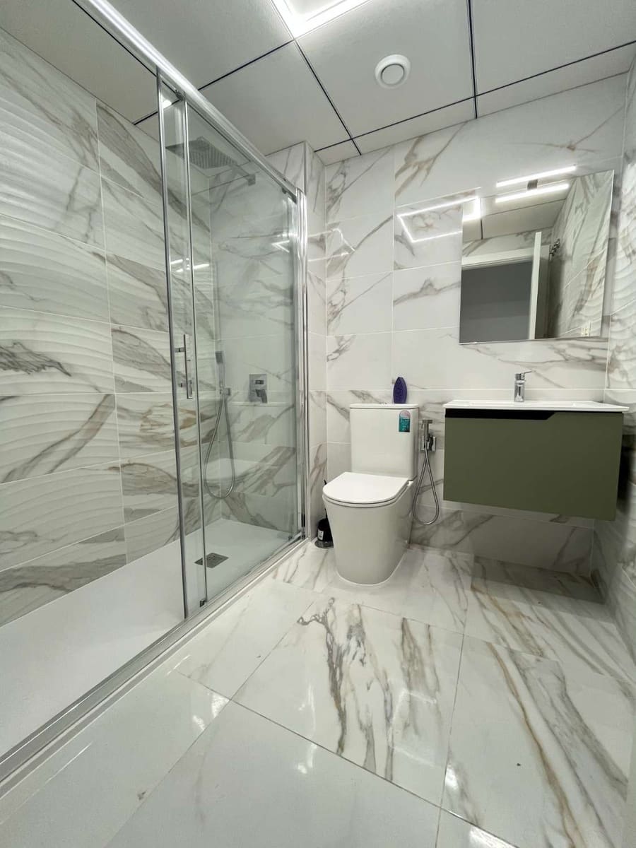 2 makuuhuone Ranta-asunto myytävänä paikassa Torrevieja mukana uima-altaan - 239 000 € (Ref: 9251881)