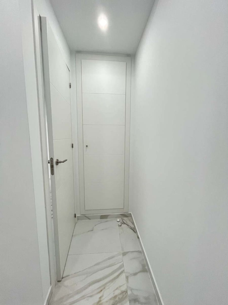 2 makuuhuone Ranta-asunto myytävänä paikassa Torrevieja mukana uima-altaan - 239 000 € (Ref: 9251881)