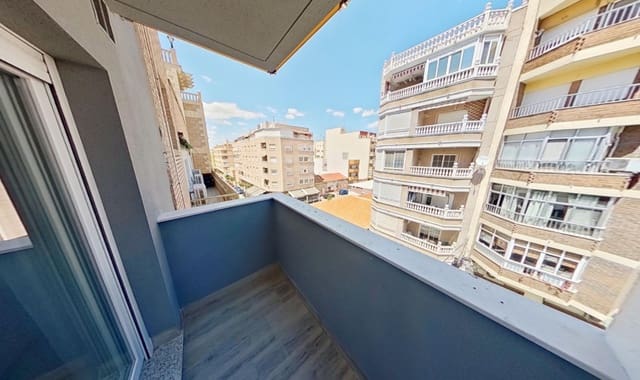 2 makuuhuone Ranta-asunto myytävänä paikassa Torrevieja mukana uima-altaan - 239 000 € (Ref: 9251881)