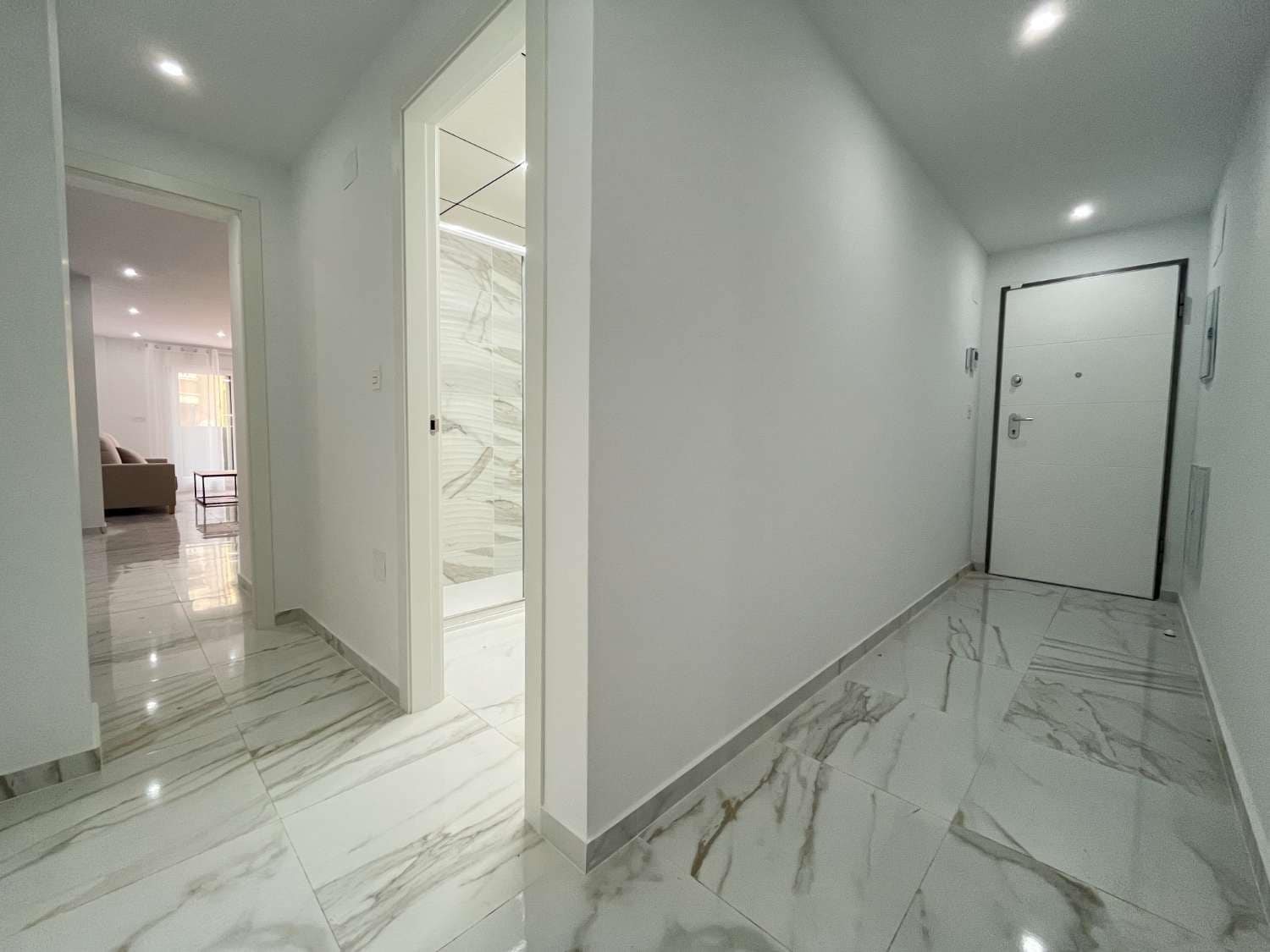 2 makuuhuone Ranta-asunto myytävänä paikassa Torrevieja mukana uima-altaan - 239 000 € (Ref: 9251881)