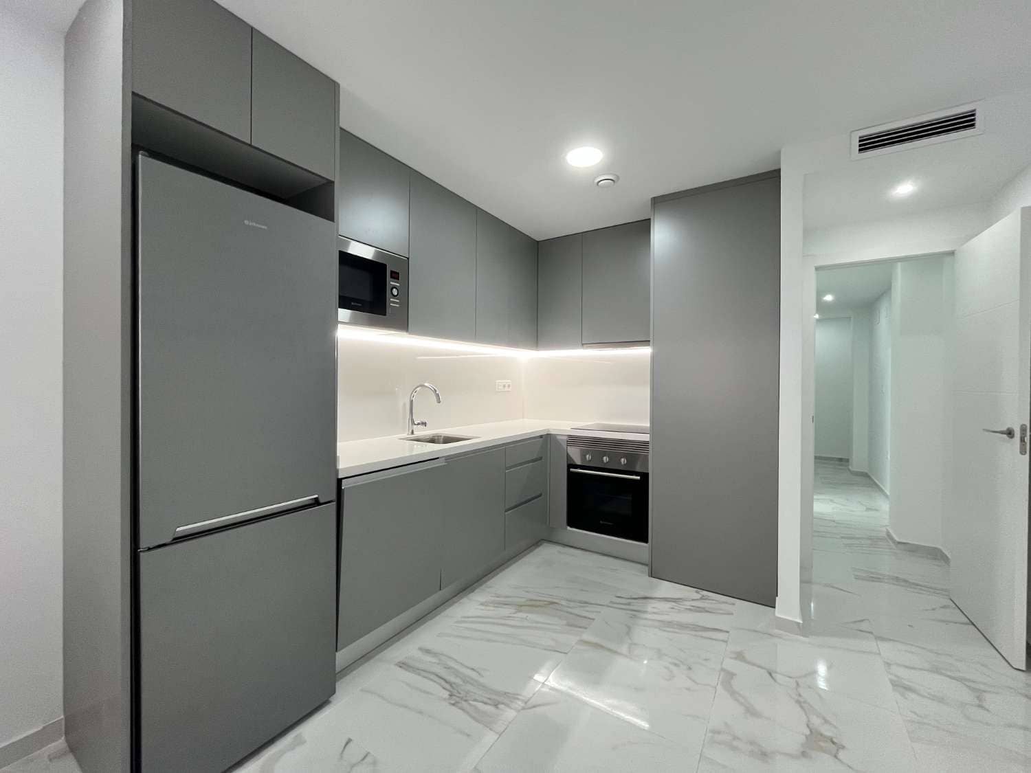 2 makuuhuone Ranta-asunto myytävänä paikassa Torrevieja mukana uima-altaan - 239 000 € (Ref: 9251881)