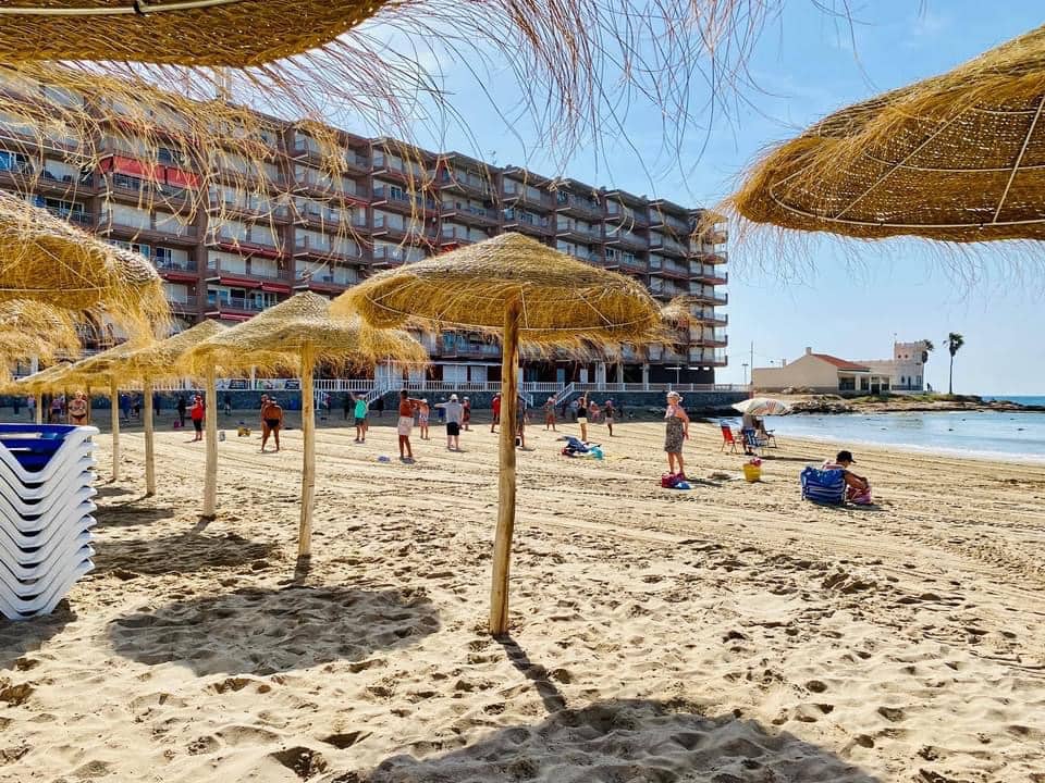 2 makuuhuone Ranta-asunto myytävänä paikassa Torrevieja mukana uima-altaan - 239 000 € (Ref: 9251881)