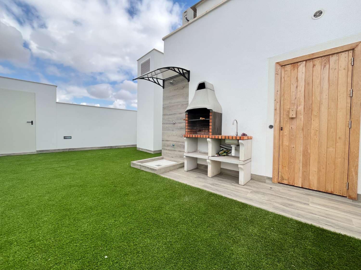 2 makuuhuone Ranta-asunto myytävänä paikassa Torrevieja mukana uima-altaan - 239 000 € (Ref: 9251881)