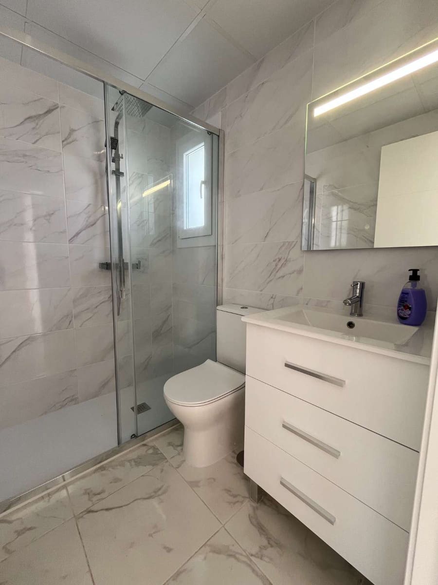 3 soveværelse Semi-Rækkehus til salg i Torrevieja med swimmingpool - € 229.000 (Ref: 9251882)