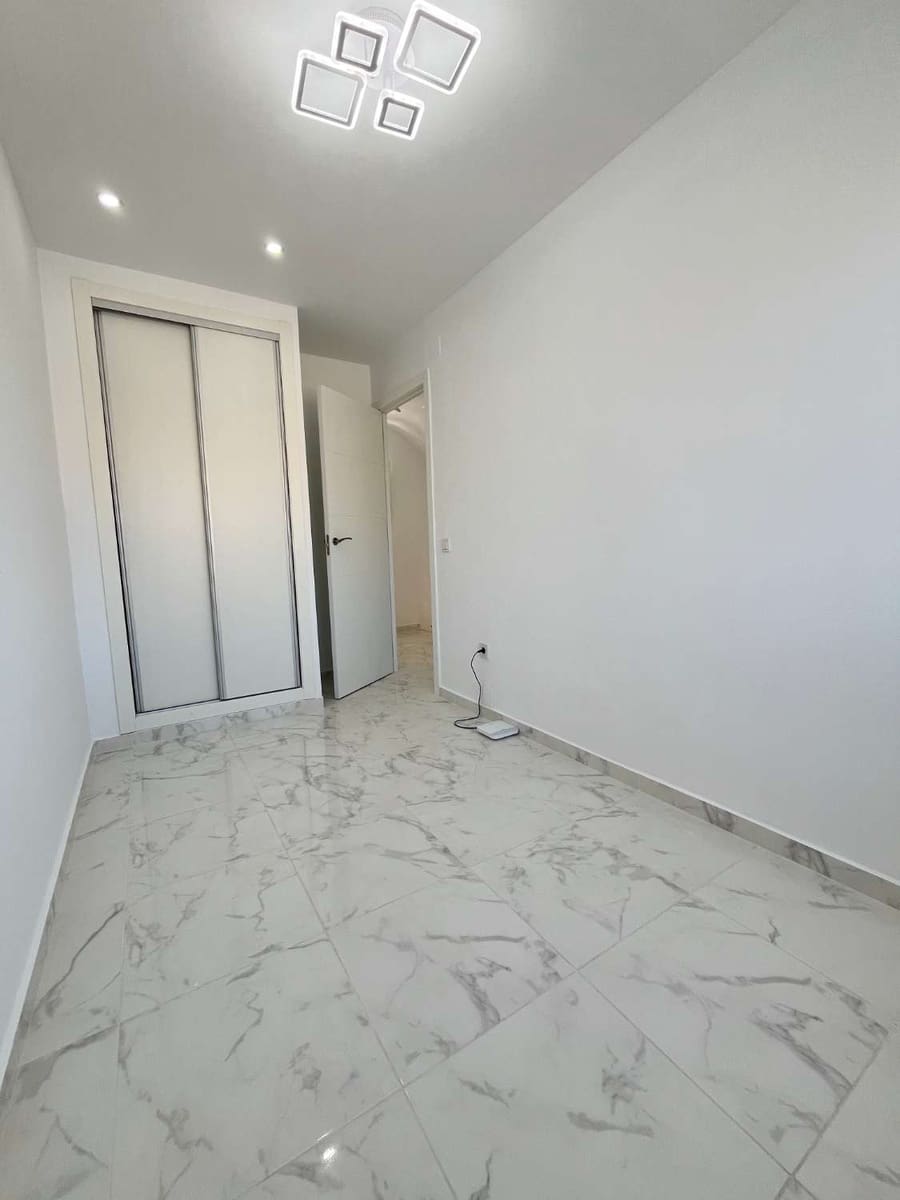 3 soveværelse Semi-Rækkehus til salg i Torrevieja med swimmingpool - € 229.000 (Ref: 9251882)