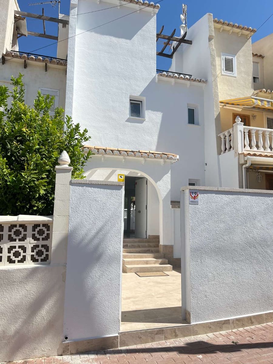 3 soveværelse Semi-Rækkehus til salg i Torrevieja med swimmingpool - € 229.000 (Ref: 9251882)