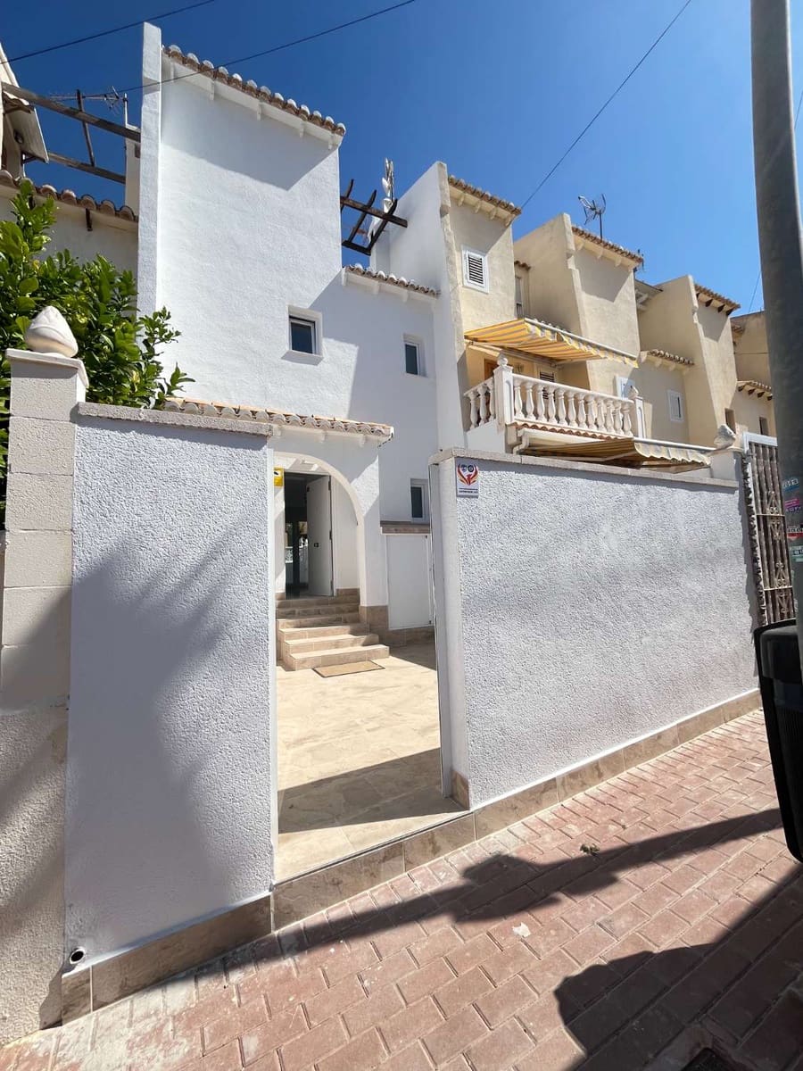3 soveværelse Semi-Rækkehus til salg i Torrevieja med swimmingpool - € 229.000 (Ref: 9251882)