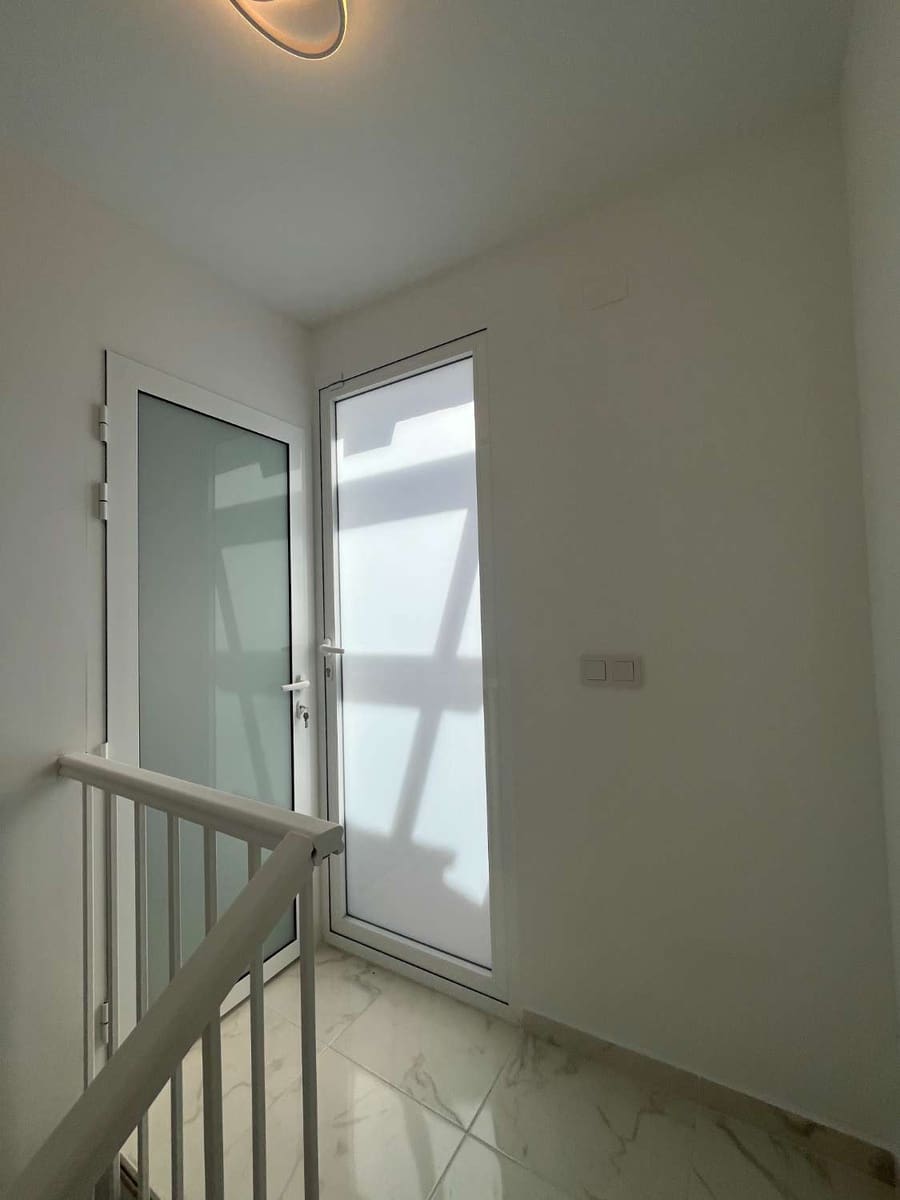 3 soveværelse Semi-Rækkehus til salg i Torrevieja med swimmingpool - € 229.000 (Ref: 9251882)