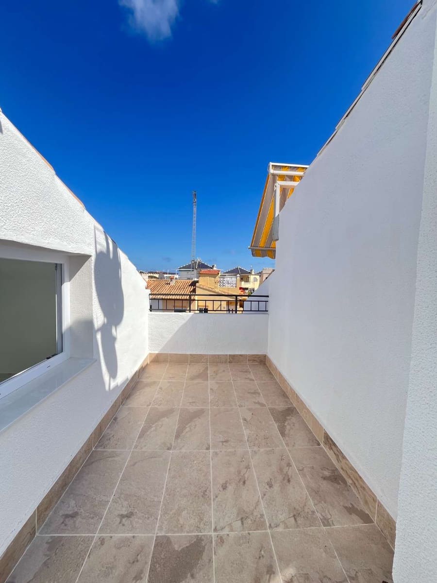 3 soveværelse Semi-Rækkehus til salg i Torrevieja med swimmingpool - € 229.000 (Ref: 9251882)