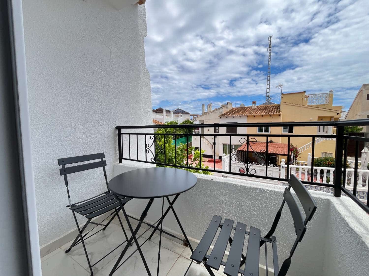 3 sovrum Semi-fristående Villa till salu i Torrevieja med pool - 229 000 € (Ref: 9251882)
