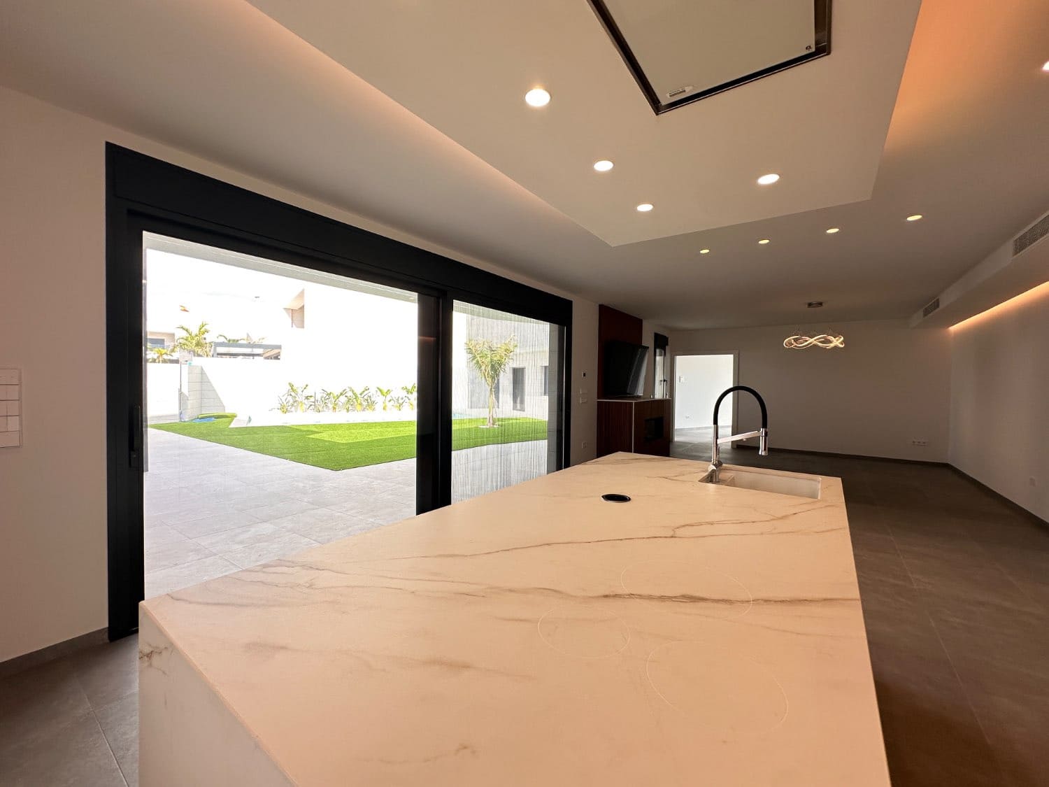 5 soveværelse Rækkehus til salg i San Pedro del Pinatar med swimmingpool - € 1.300.000 (Ref: 9297458)