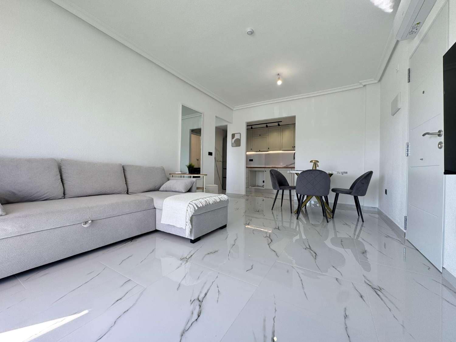 1 makuuhuone Ranta-asunto myytävänä paikassa Orihuela mukana uima-altaan - 170 000 € (Ref: 9308257)