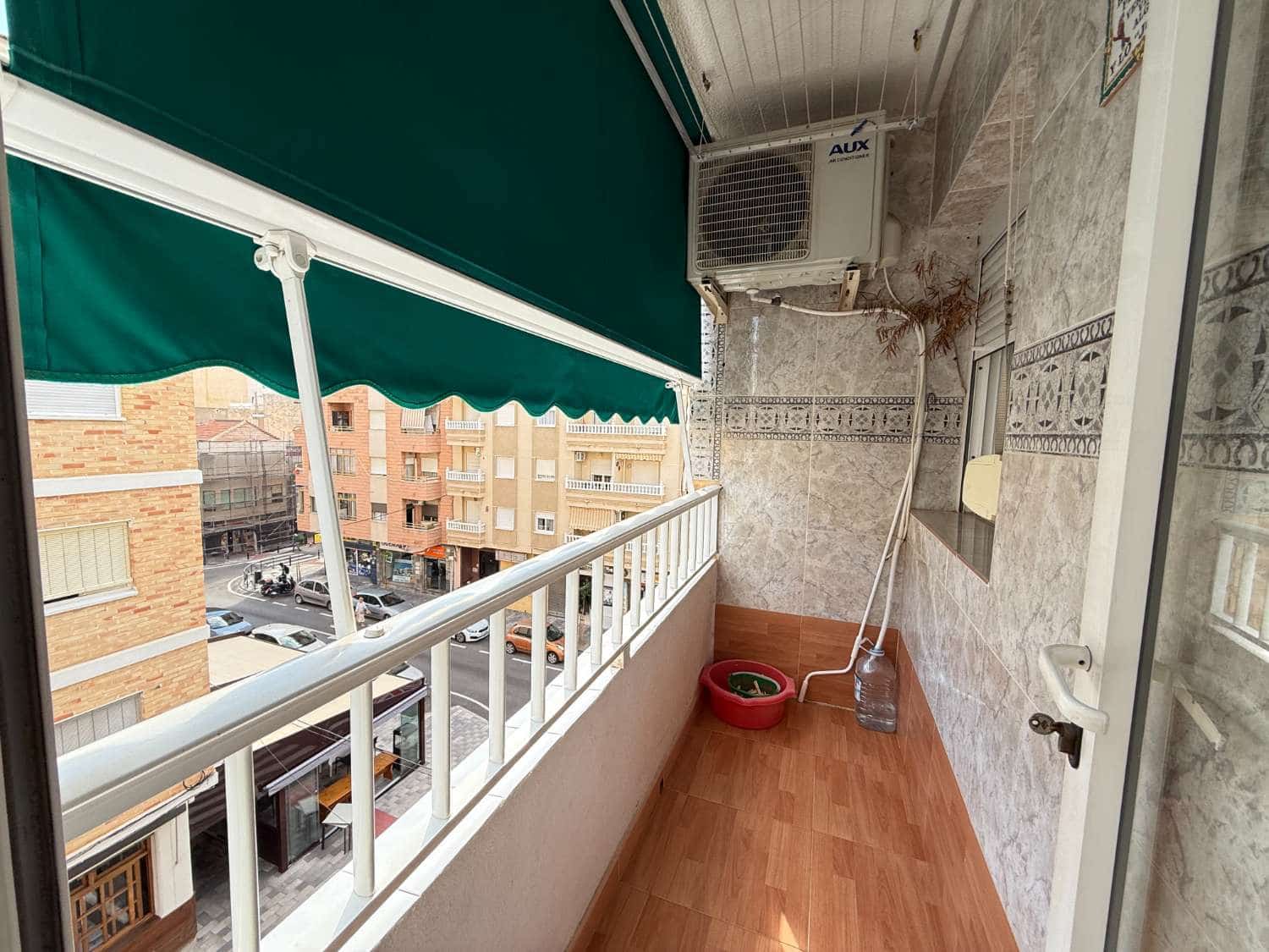 3 bedroom Flat for sale in Torrevieja - € 140,000 (Ref: 9321535)