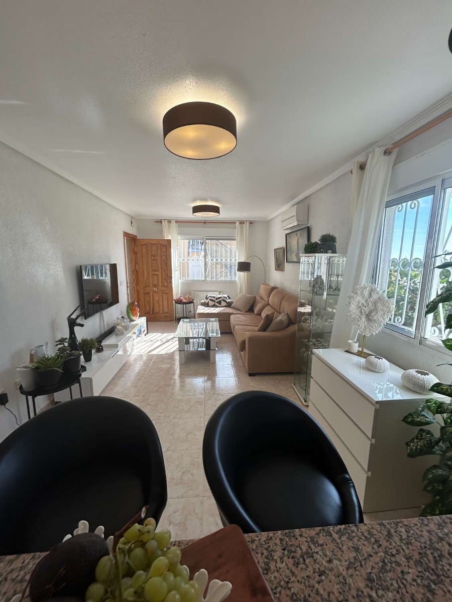 2 makuuhuone Huvila myytävänä paikassa Orihuela Costa mukana uima-altaan 
autotalli - 225 000 € (Ref: 9326016)