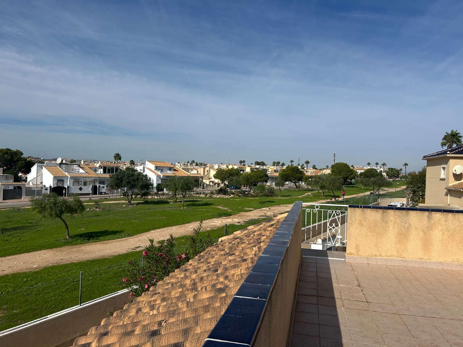 2 makuuhuone Huvila myytävänä paikassa Orihuela Costa mukana uima-altaan 
autotalli - 225 000 € (Ref: 9326016)