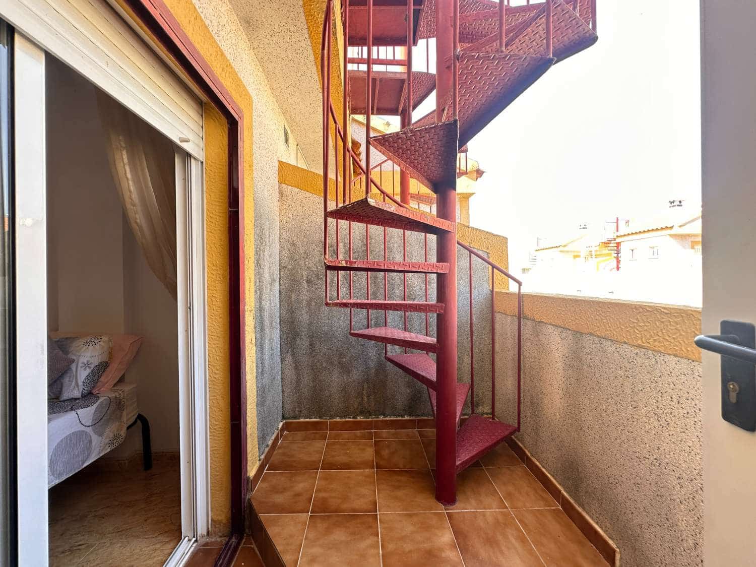 2 soveværelse Penthouse til salg i Orihuela med swimmingpool - € 145.000 (Ref: 9326017)