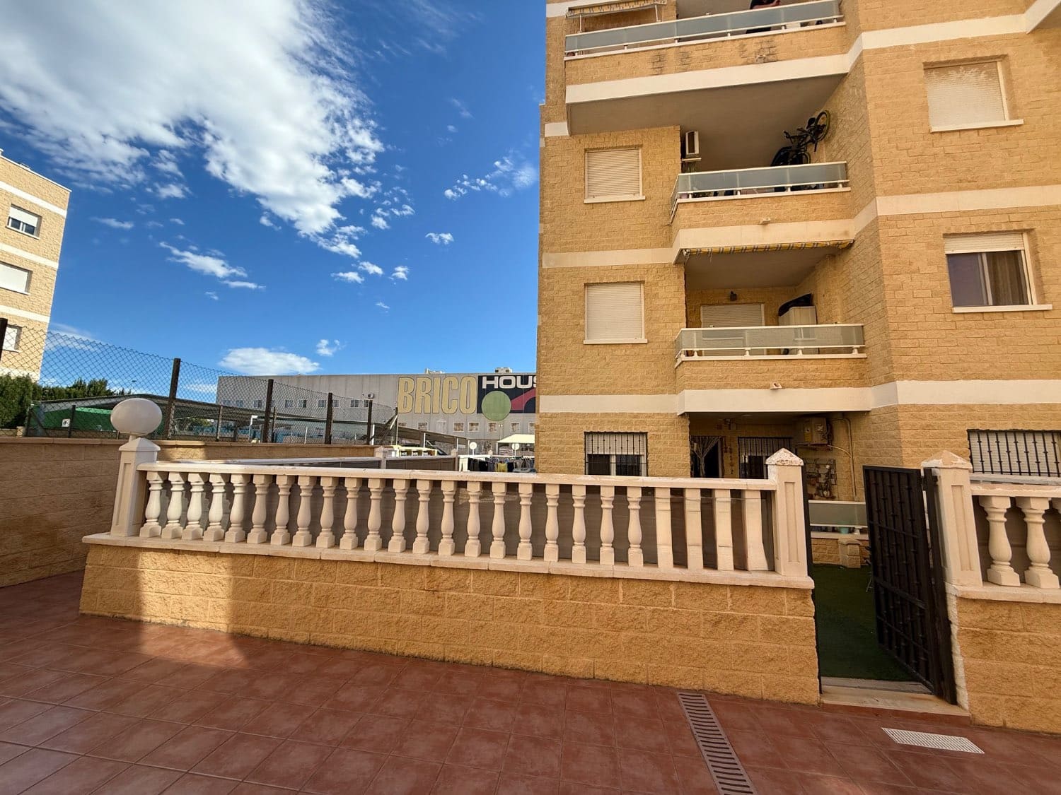 2 sovrum Strandlägenhet till salu i Torrevieja med pool - 165 000 € (Ref: 9334421)