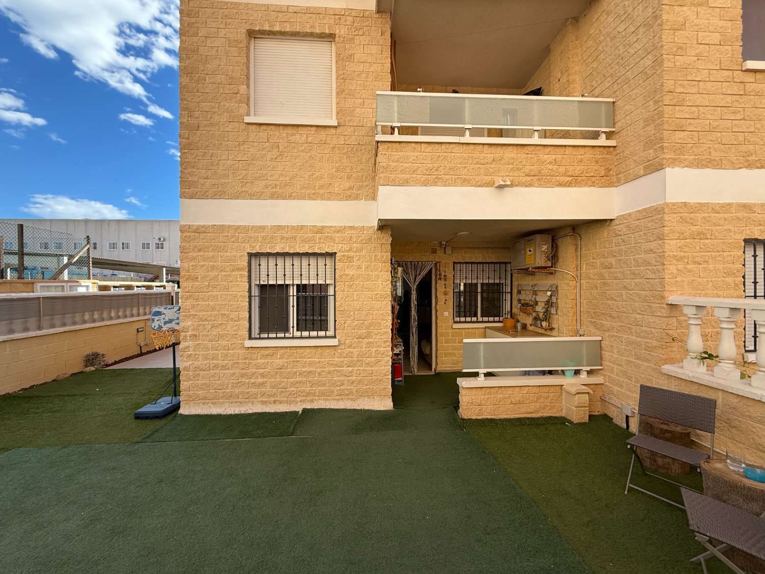 2 sovrum Strandlägenhet till salu i Torrevieja med pool - 165 000 € (Ref: 9334421)