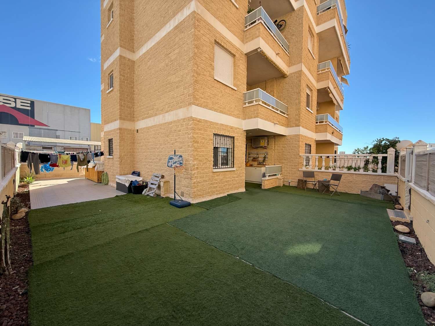2 sovrum Strandlägenhet till salu i Torrevieja med pool - 165 000 € (Ref: 9334421)