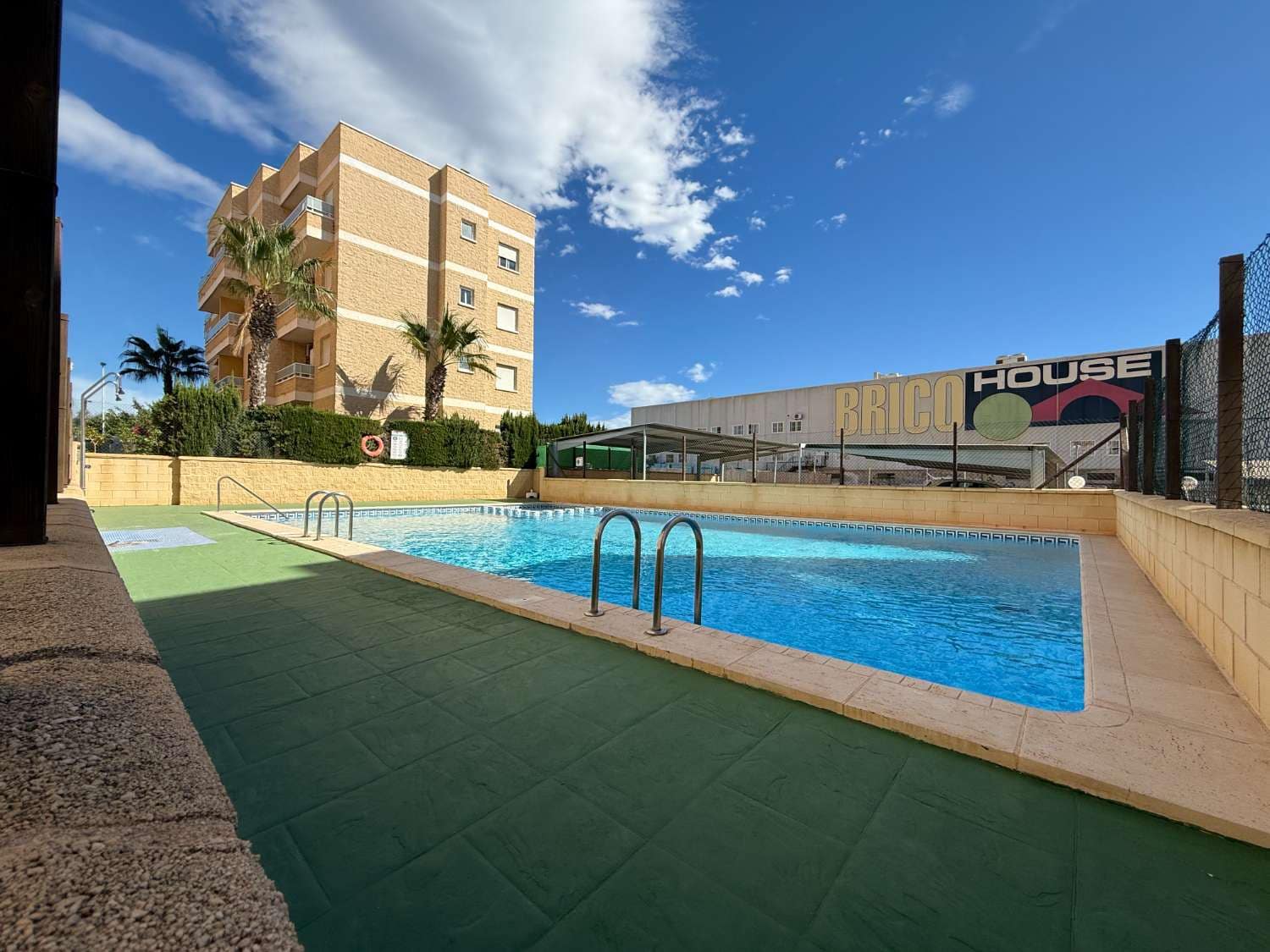2 sovrum Strandlägenhet till salu i Torrevieja med pool - 165 000 € (Ref: 9334421)