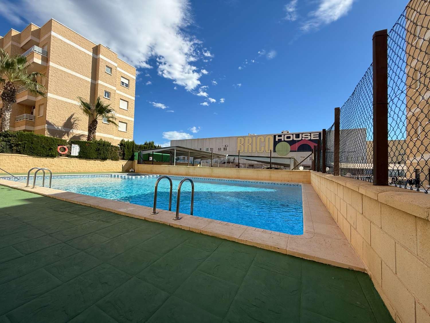 2 sovrum Strandlägenhet till salu i Torrevieja med pool - 165 000 € (Ref: 9334421)