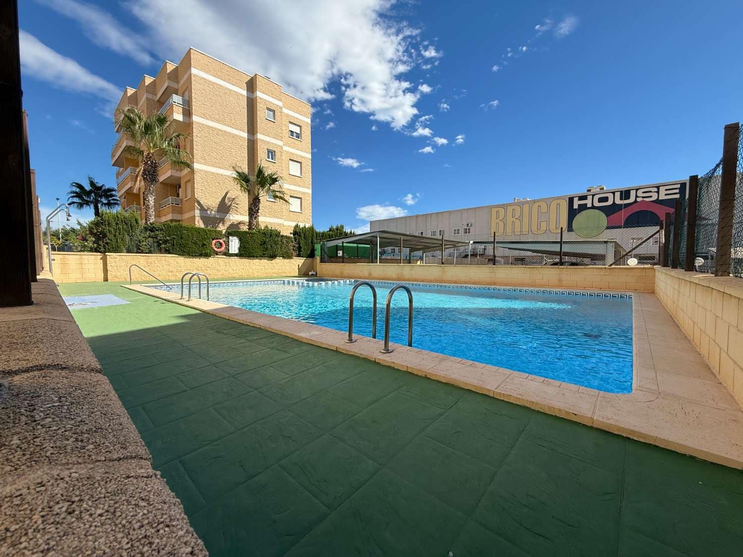 2 sovrum Strandlägenhet till salu i Torrevieja med pool - 165 000 € (Ref: 9334421)