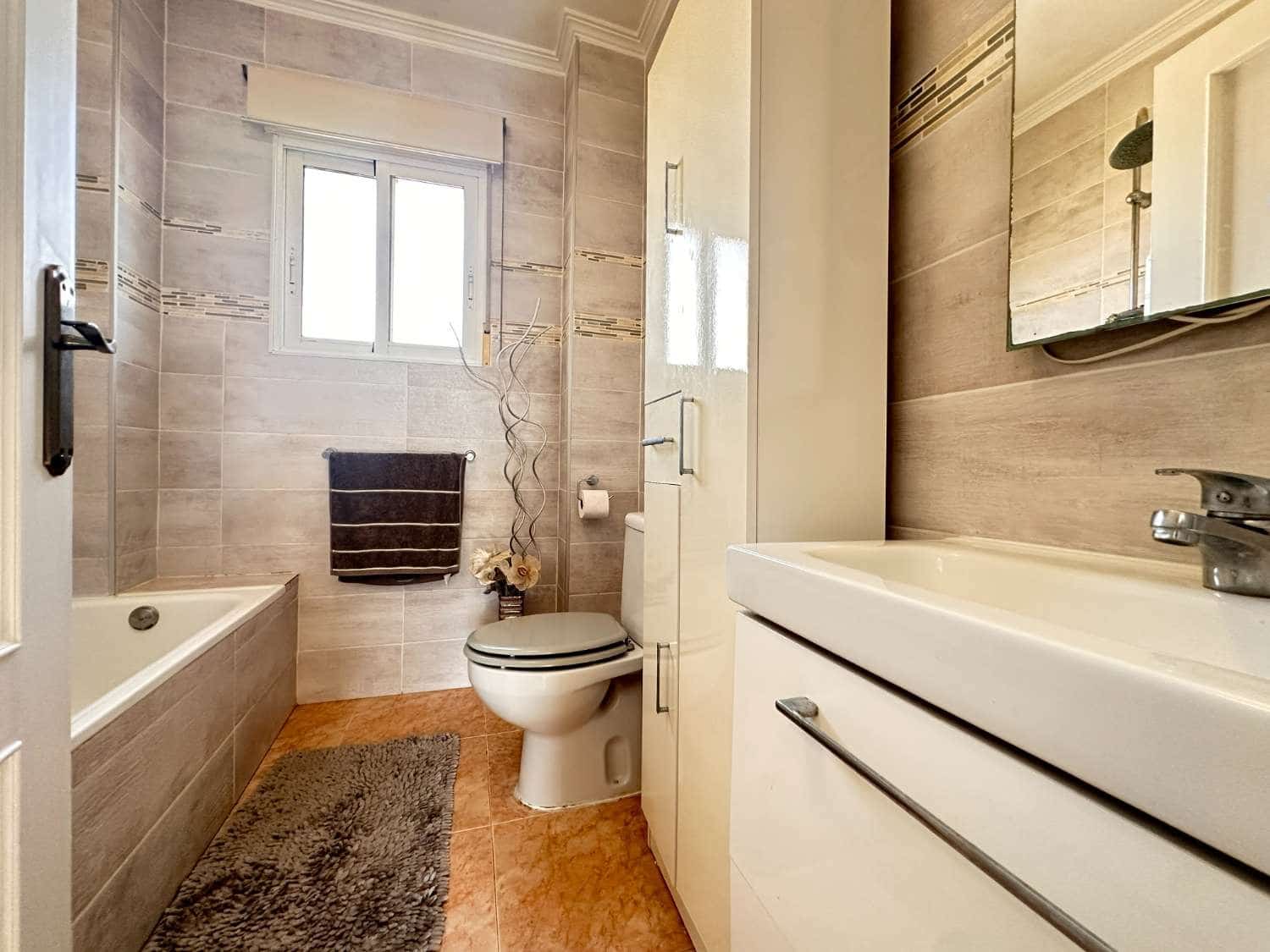 4 bedroom Villa for sale in La Zenia with pool - € 399,000 (Ref: 9337551)