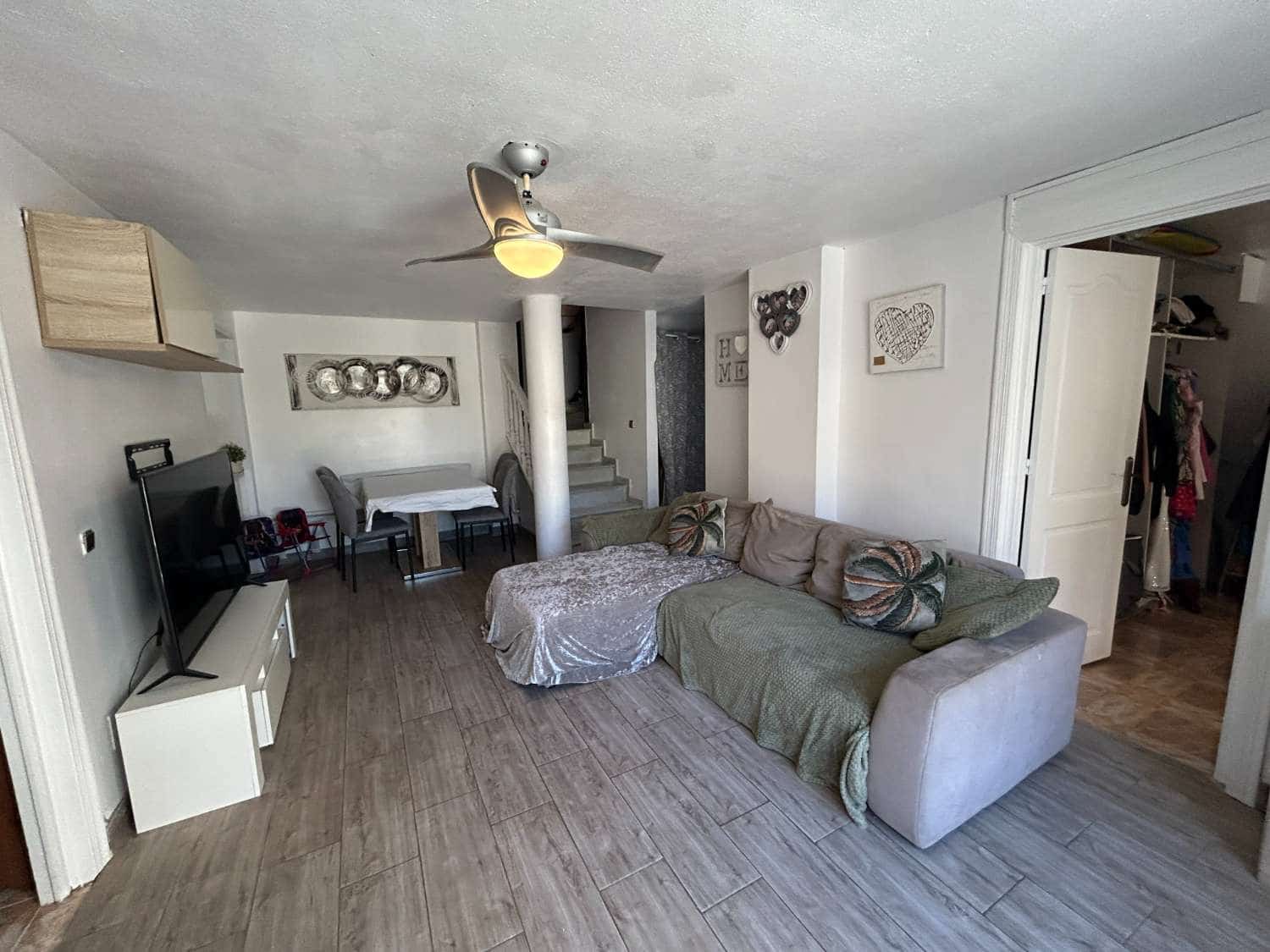 4 bedroom Villa for sale in La Zenia with pool - € 399,000 (Ref: 9337551)