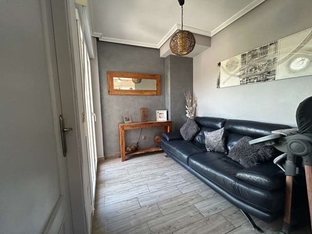 4 bedroom Villa for sale in La Zenia, Orihuela with pool - € 399,000 (Ref: 9337551)