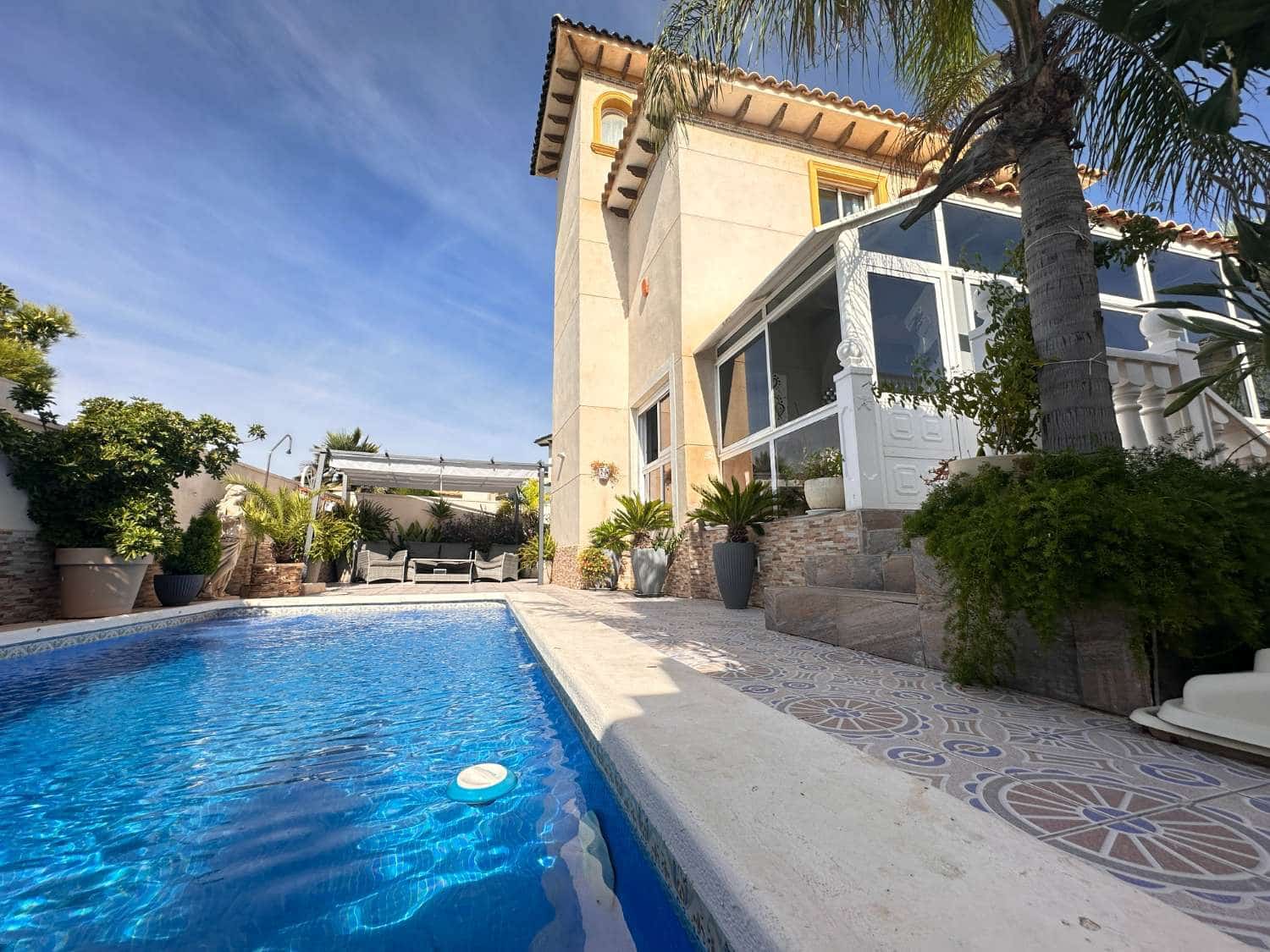 4 bedroom Villa for sale in La Zenia with pool - € 399,000 (Ref: 9337551)