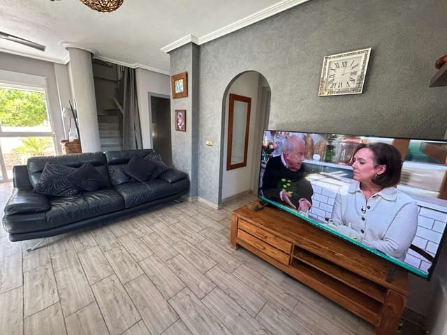 4 bedroom Villa for sale in La Zenia, Orihuela with pool - € 399,000 (Ref: 9337551)