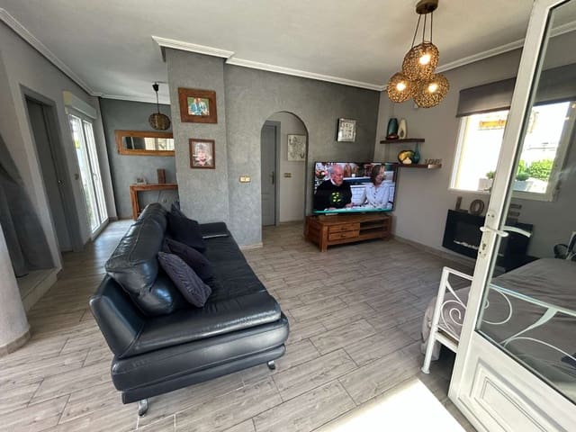 4 bedroom Villa for sale in La Zenia, Orihuela with pool - € 399,000 (Ref: 9337551)