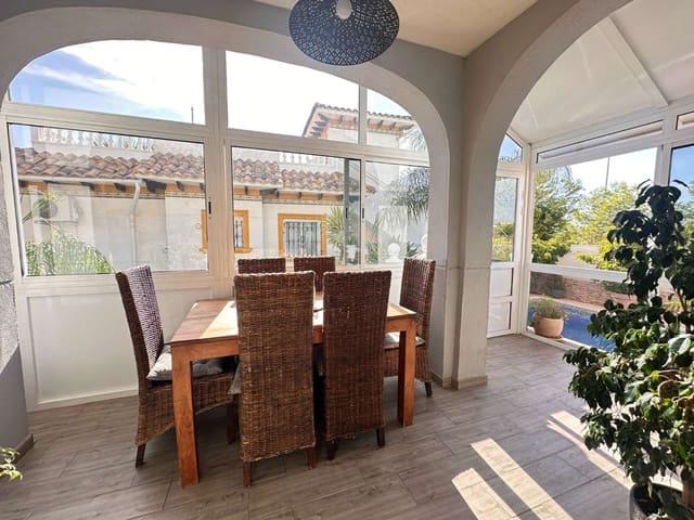 4 bedroom Villa for sale in La Zenia, Orihuela with pool - € 399,000 (Ref: 9337551)