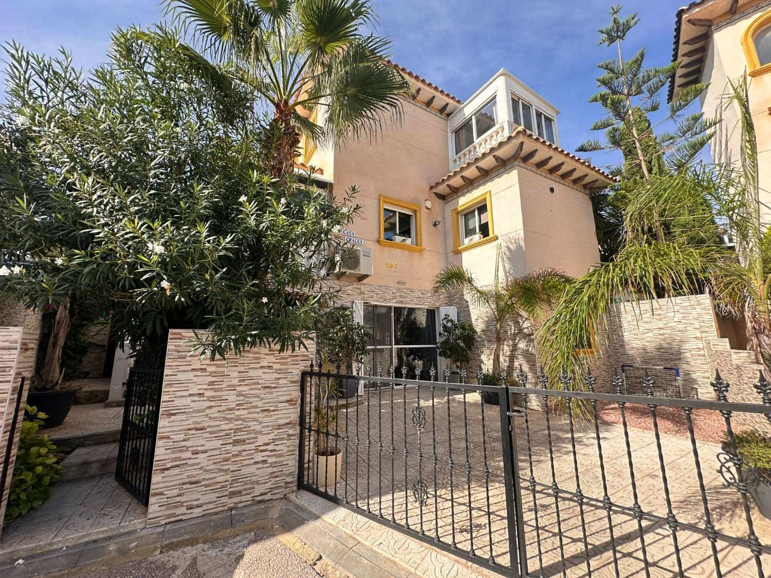 4 bedroom Villa for sale in La Zenia with pool - € 399,000 (Ref: 9337551)