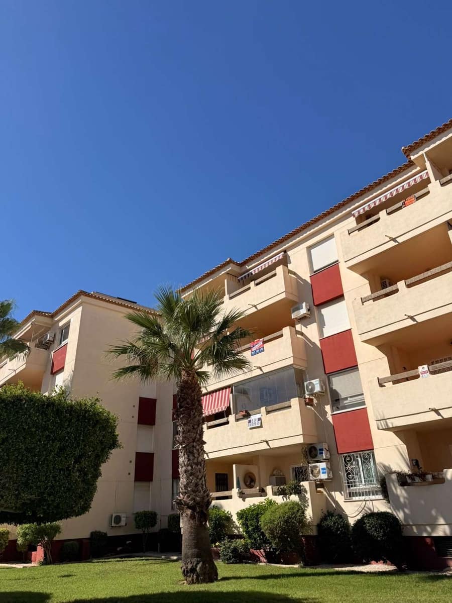 2 soveværelse Strandlejlighed til salg i Orihuela med swimmingpool garage - € 189.900 (Ref: 9346896)