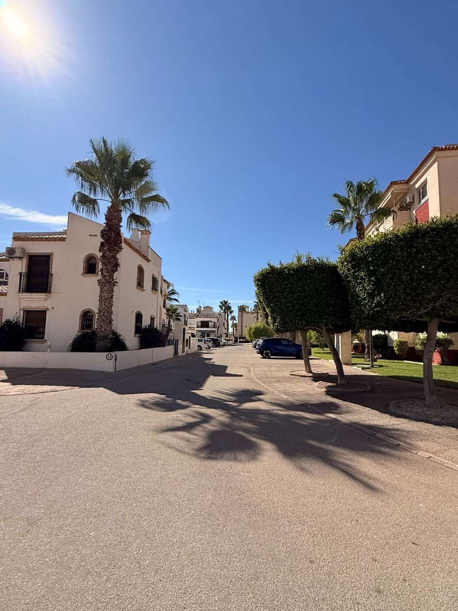 2 soveværelse Strandlejlighed til salg i Orihuela med swimmingpool garage - € 189.900 (Ref: 9346896)