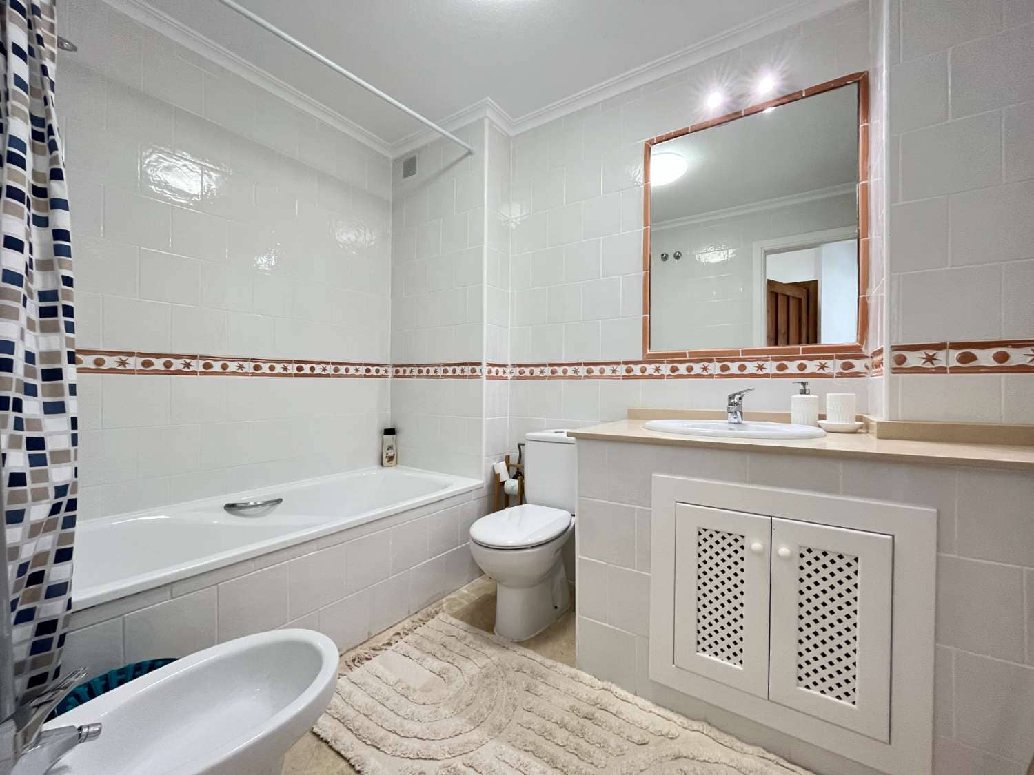 2 soveværelse Strandlejlighed til salg i Orihuela med swimmingpool garage - € 189.900 (Ref: 9346896)