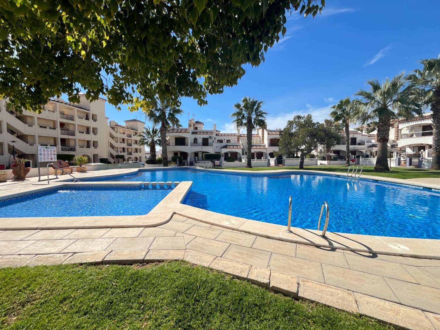 2 soveværelse Strandlejlighed til salg i Orihuela med swimmingpool garage - € 189.900 (Ref: 9346896)