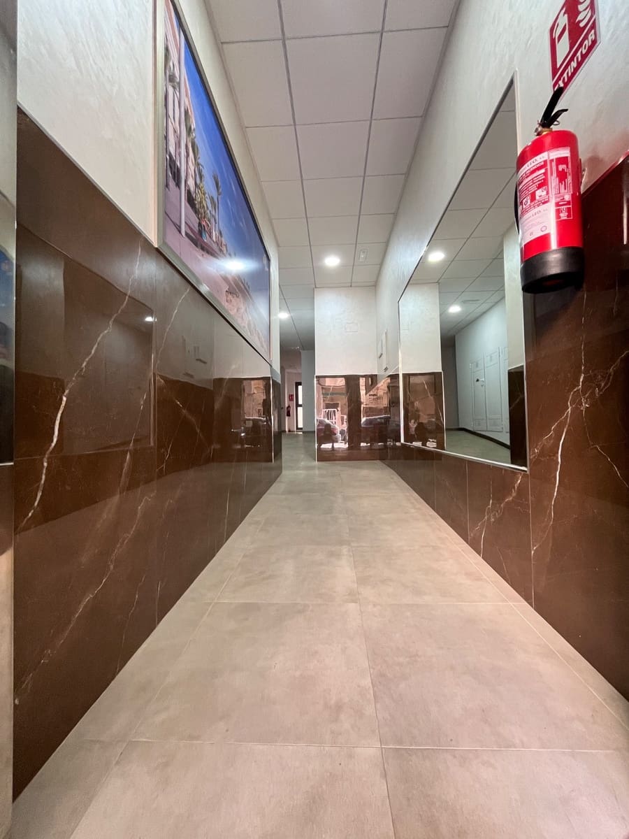 3 bedroom Beach Apartment for sale in Torrevieja with pool - € 302,000 (Ref: 9361976)