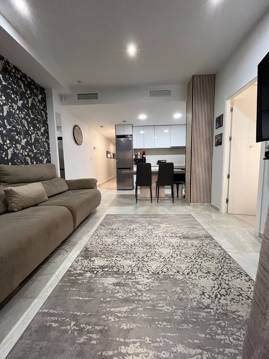 3 bedroom Beach Apartment for sale in Torrevieja with pool - € 302,000 (Ref: 9361976)