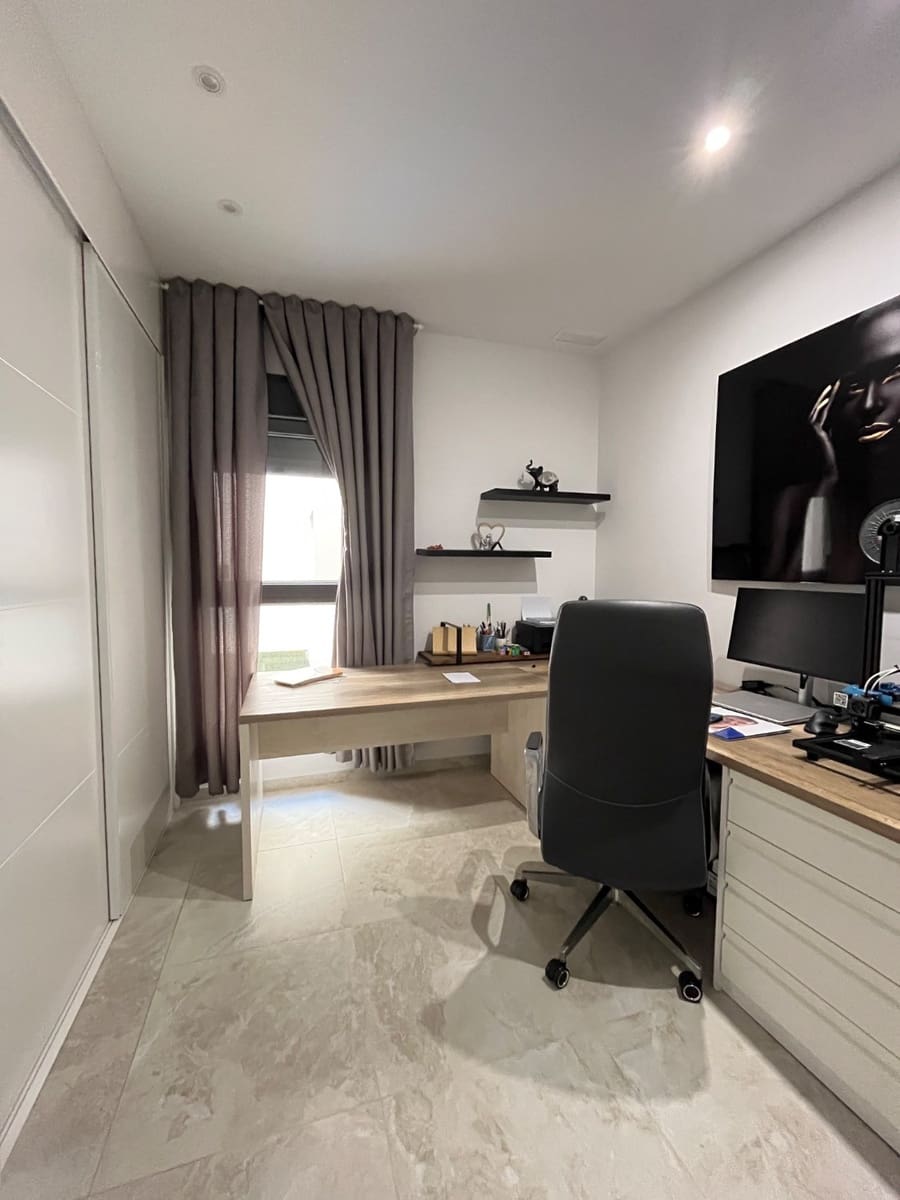 3 bedroom Beach Apartment for sale in Torrevieja with pool - € 302,000 (Ref: 9361976)