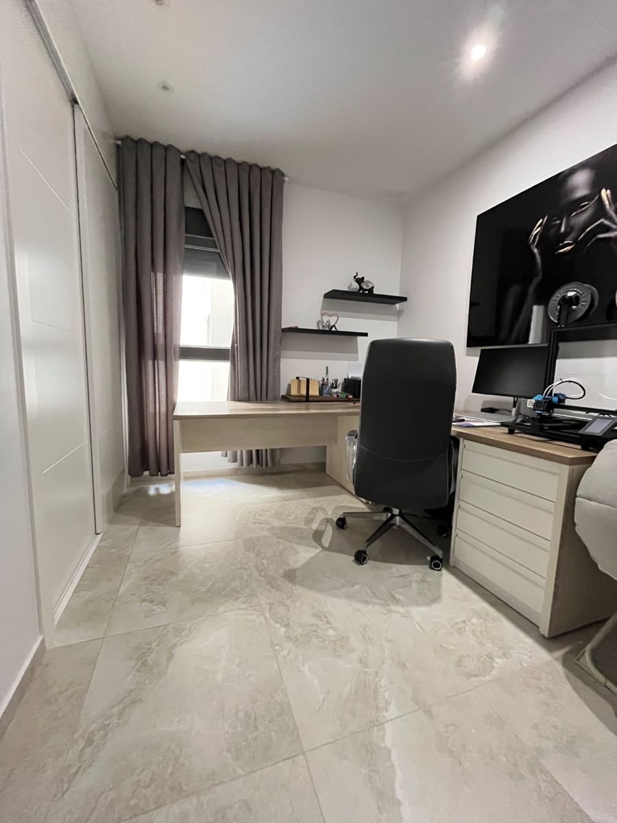 3 bedroom Beach Apartment for sale in Torrevieja with pool - € 302,000 (Ref: 9361976)