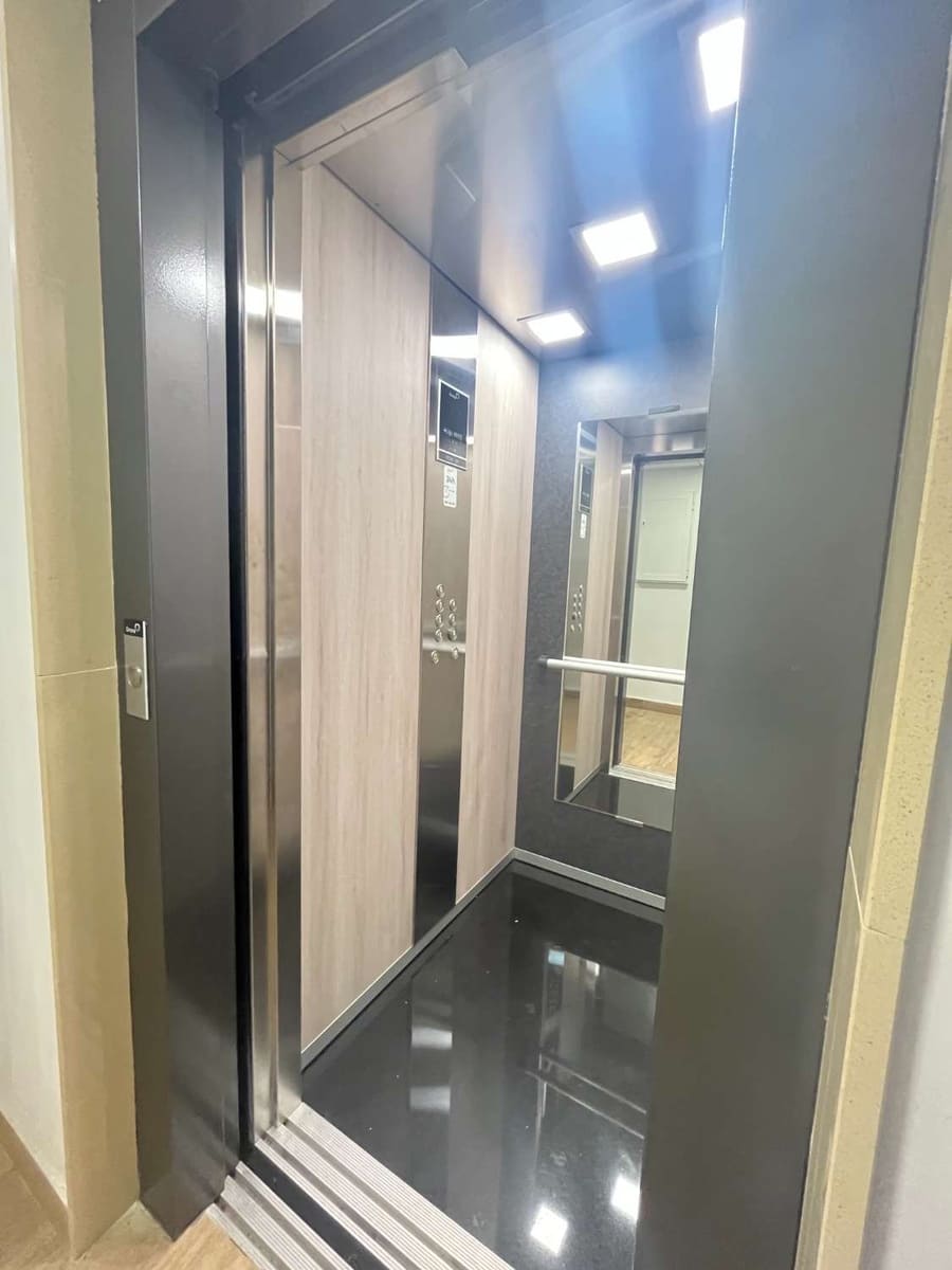 3 bedroom Beach Apartment for sale in Torrevieja with pool - € 302,000 (Ref: 9361976)