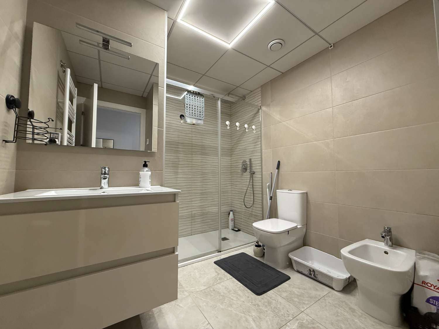 3 bedroom Beach Apartment for sale in Torrevieja with pool - € 302,000 (Ref: 9361976)