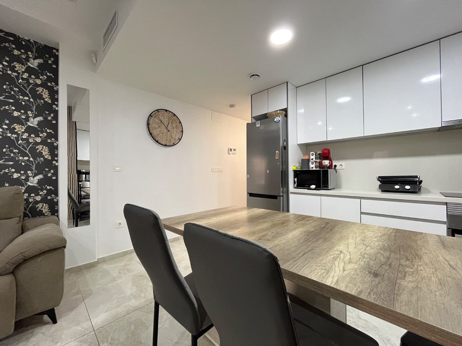 3 bedroom Beach Apartment for sale in Torrevieja with pool - € 302,000 (Ref: 9361976)