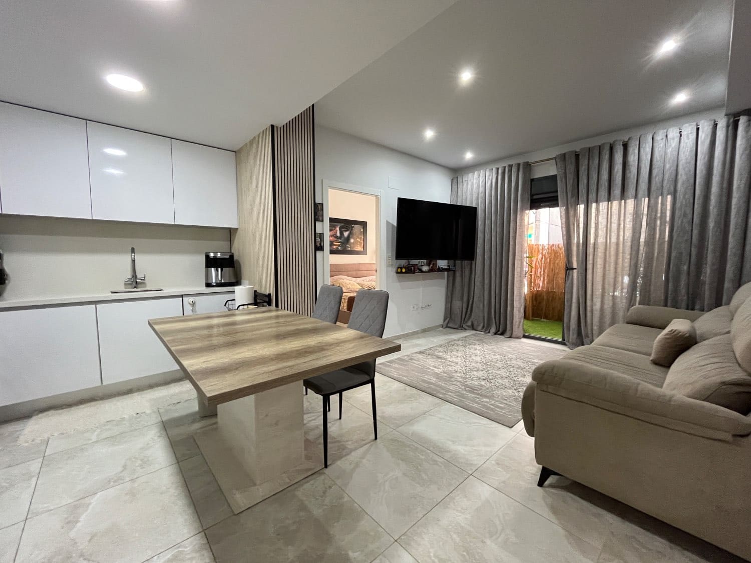 3 bedroom Beach Apartment for sale in Torrevieja with pool - € 302,000 (Ref: 9361976)