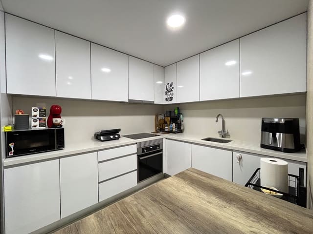 3 bedroom Beach Apartment for sale in Torrevieja with pool - € 302,000 (Ref: 9361976)