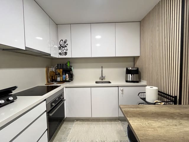 3 bedroom Beach Apartment for sale in Torrevieja with pool - € 302,000 (Ref: 9361976)