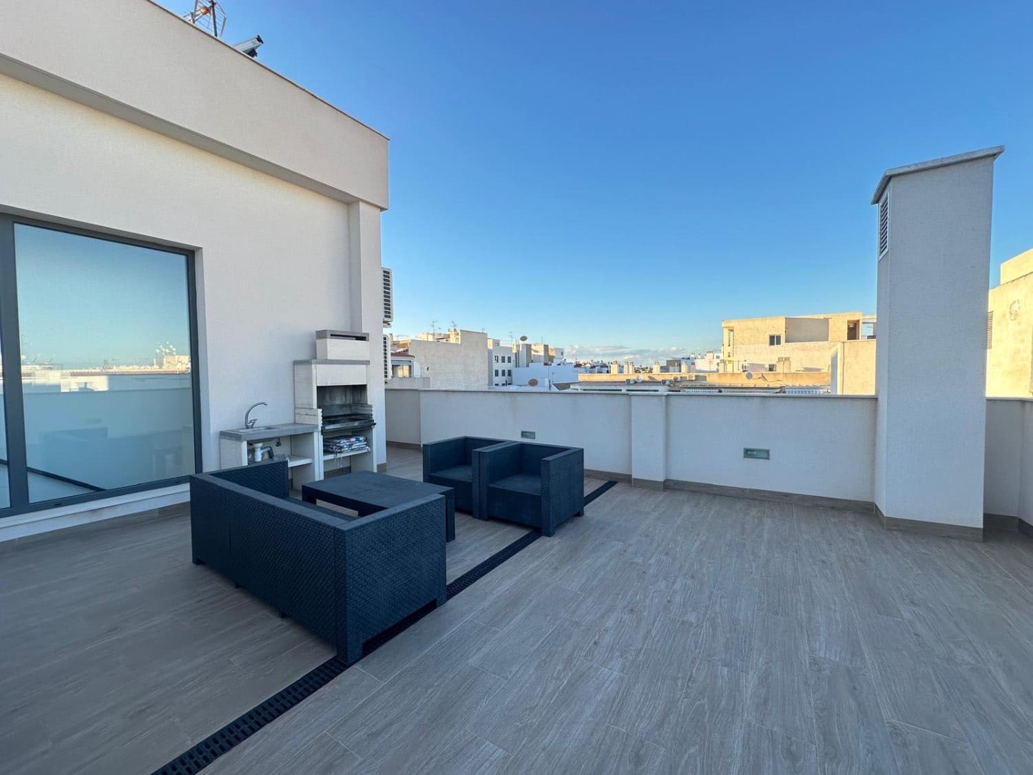 3 bedroom Beach Apartment for sale in Torrevieja with pool - € 302,000 (Ref: 9361976)